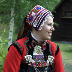 <br> Brud med Perlehårlag